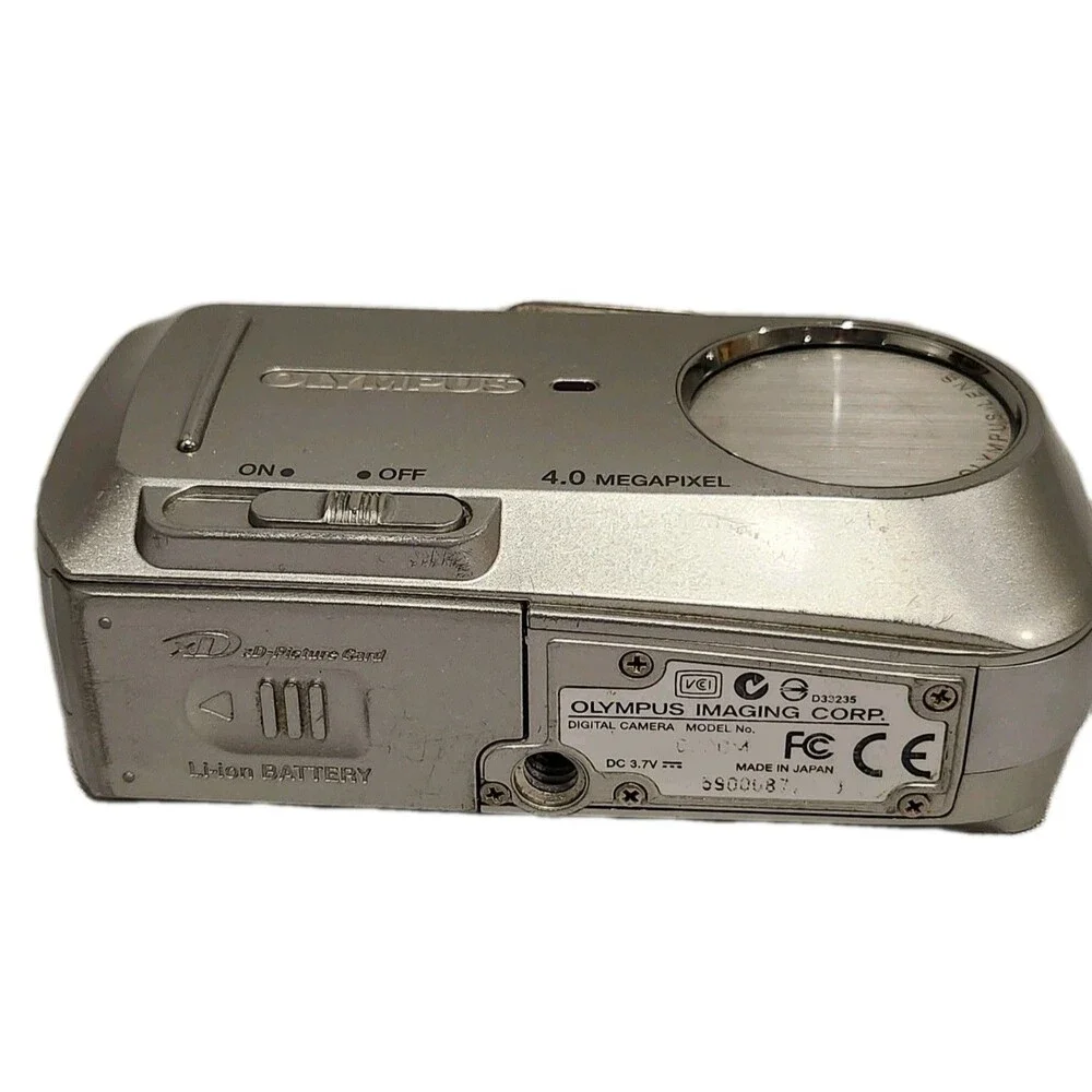 Olympus Camedia C-470 Zoom 4.0MP Digital Camera W/Case, Battery & Charger